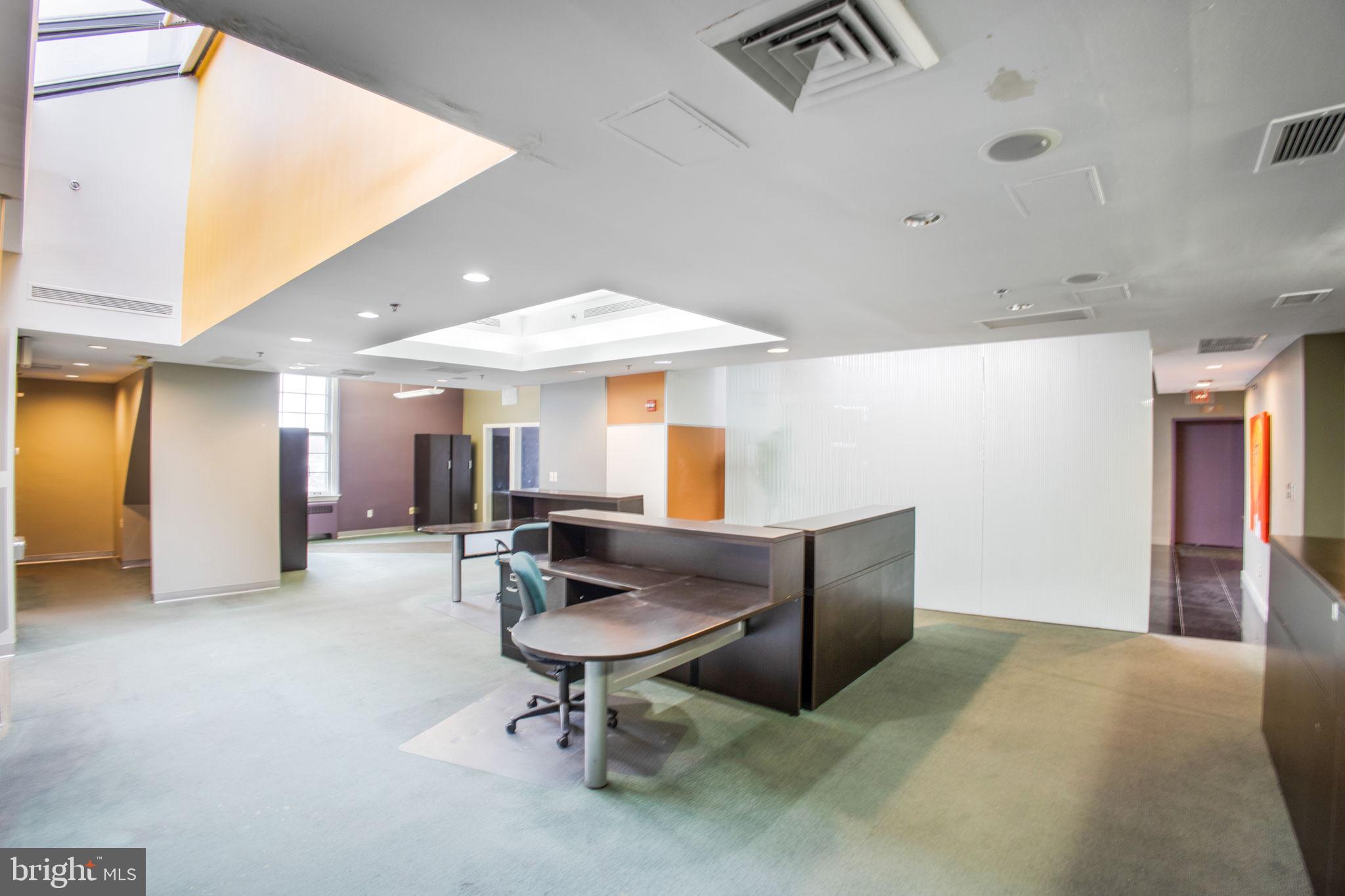 DEL RAY - Commercial Sale