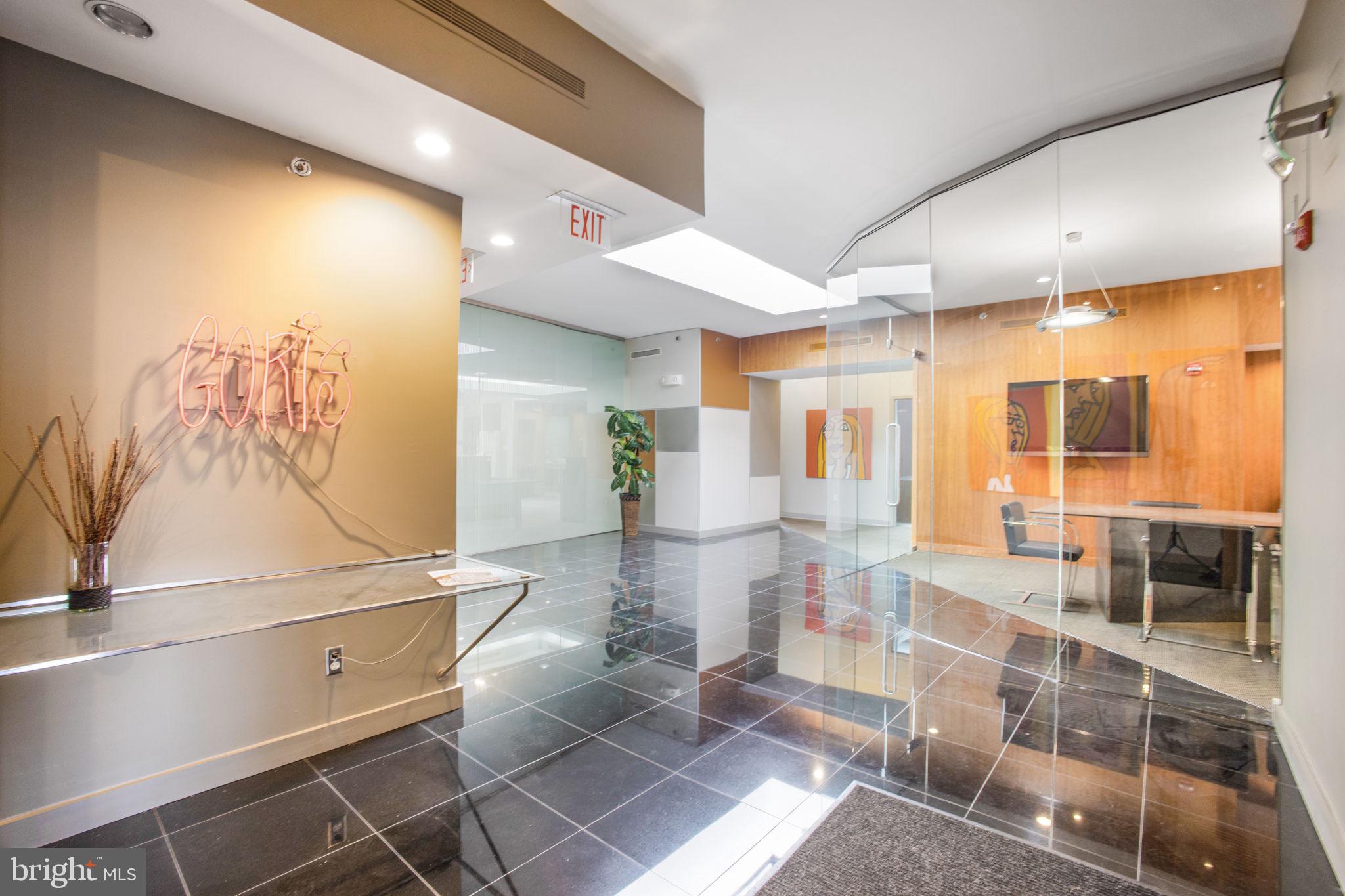 DEL RAY - Commercial Sale