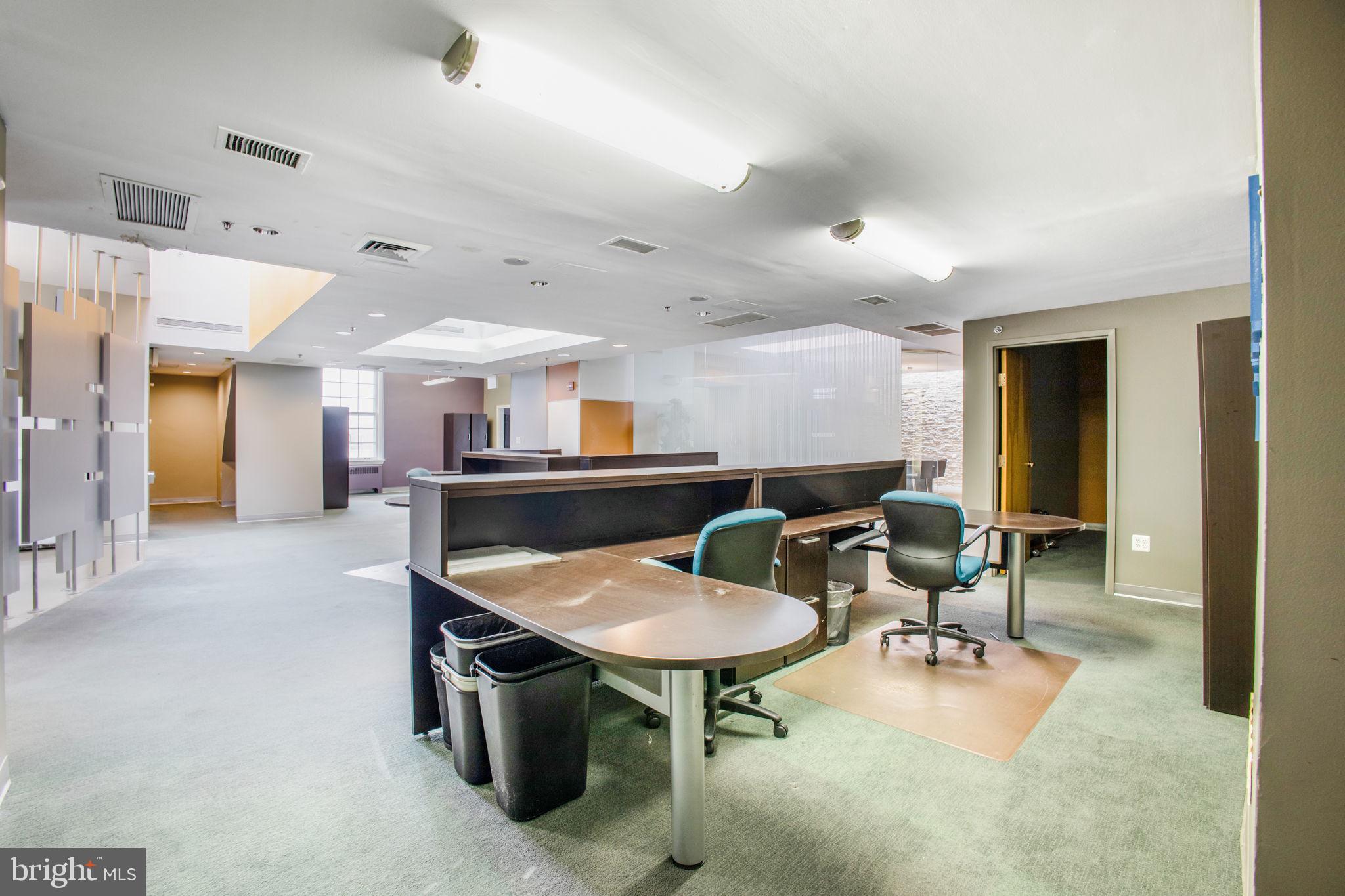 DEL RAY - Commercial Sale