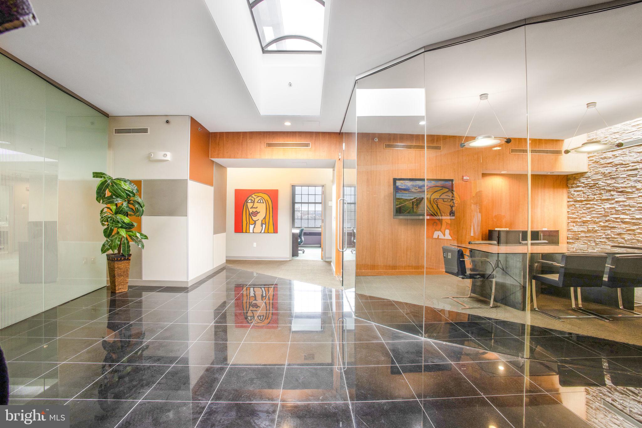 DEL RAY - Commercial Sale