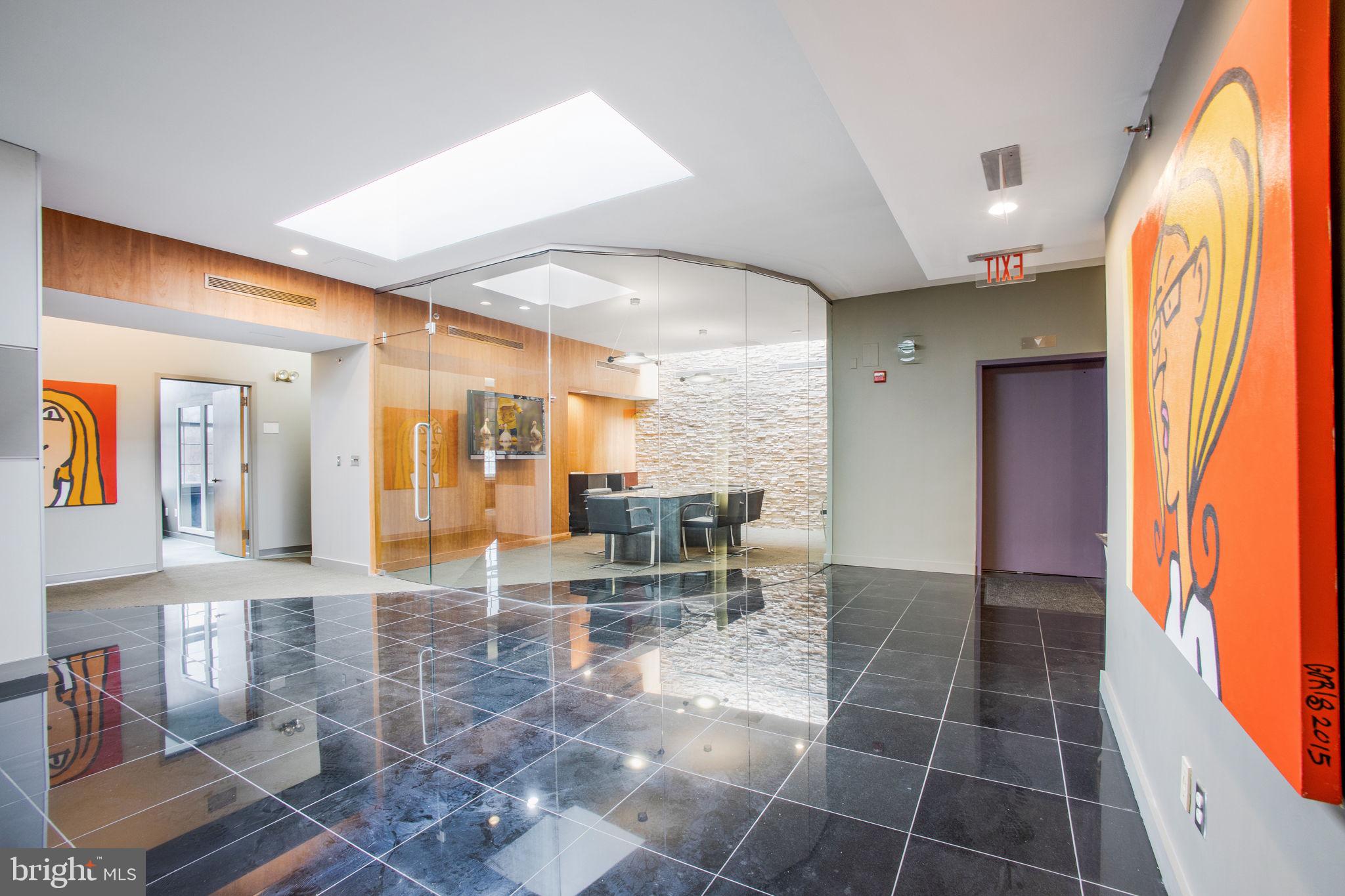 DEL RAY - Commercial Sale