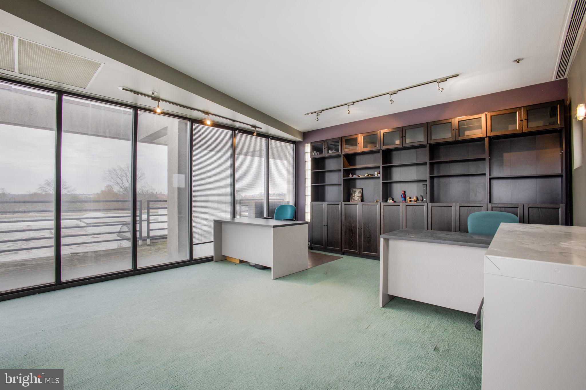 DEL RAY - Commercial Sale