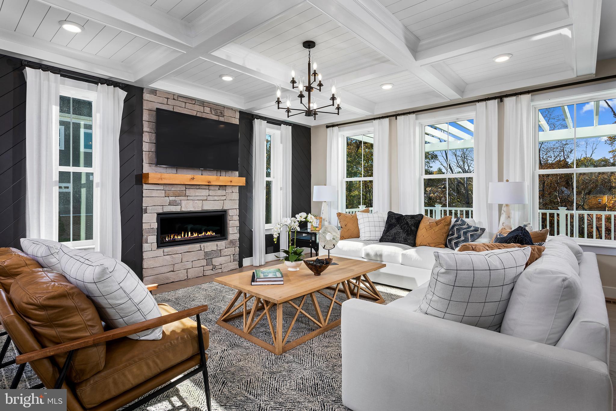 SOUTH LAKE - Residential