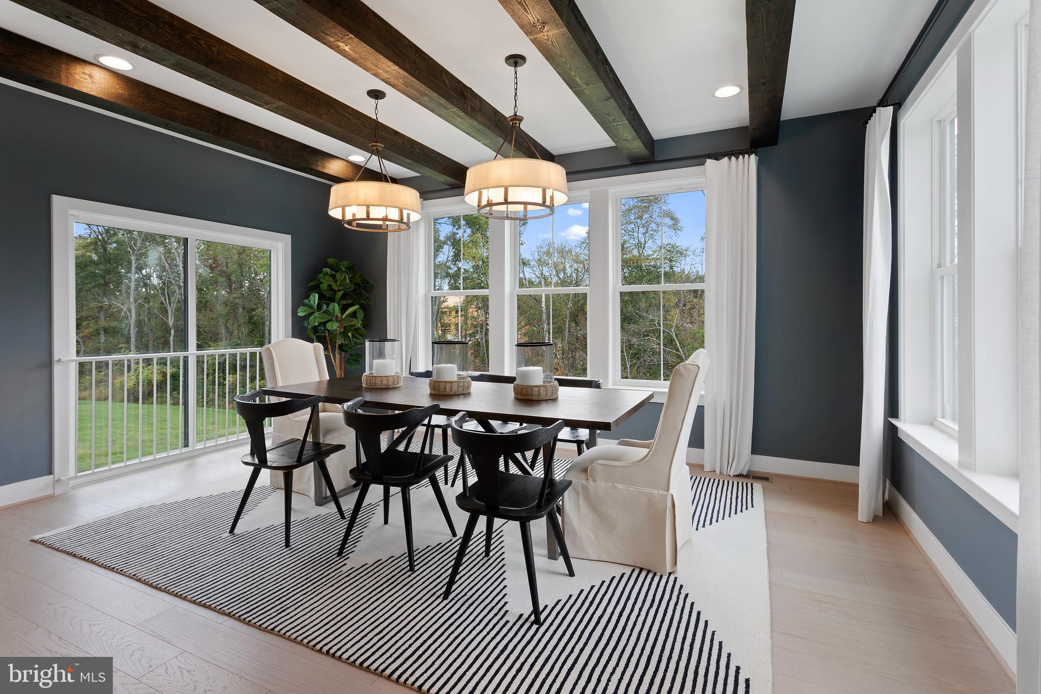 SOUTH LAKE - Residential