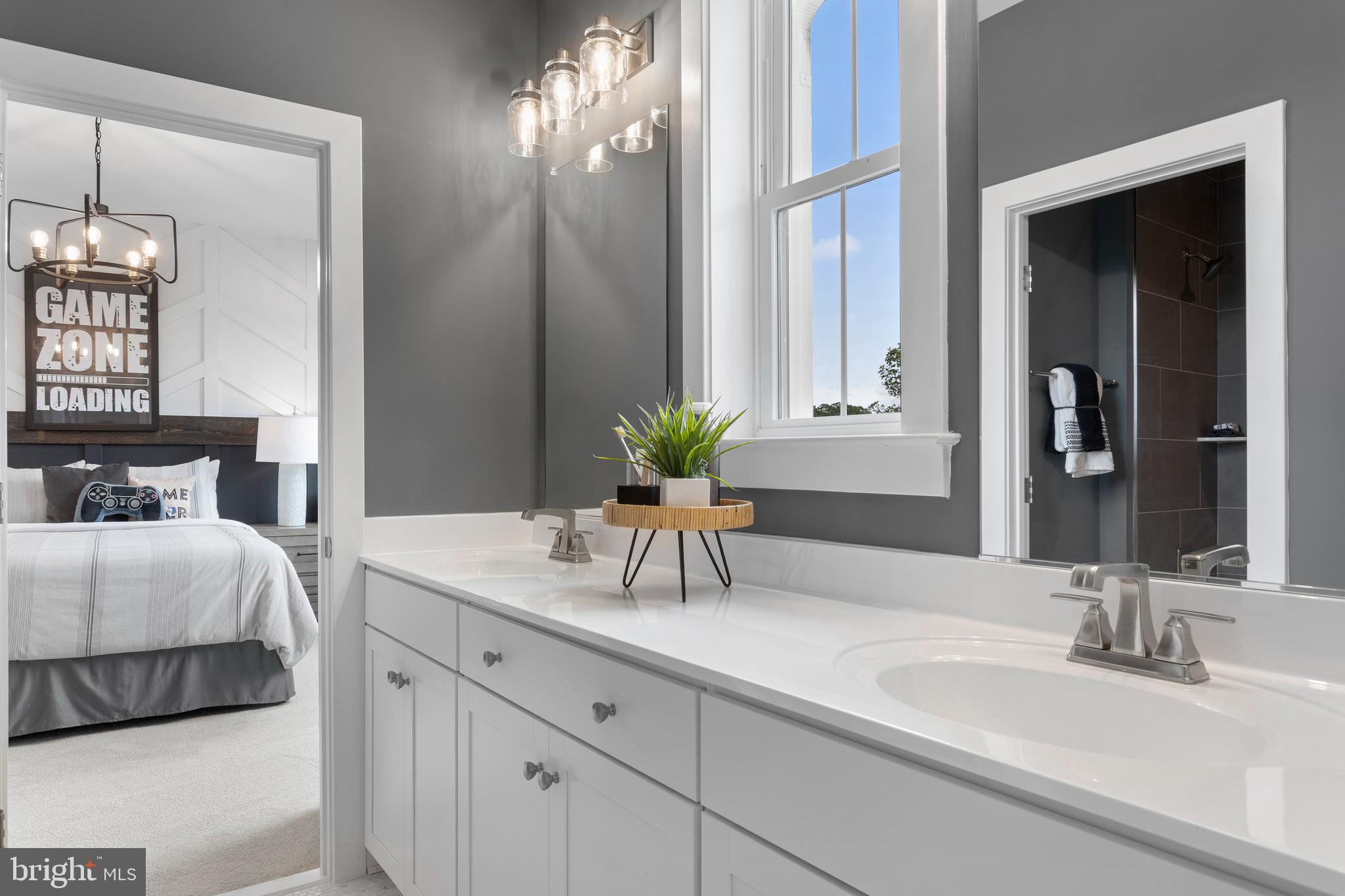 SOUTH LAKE - Residential