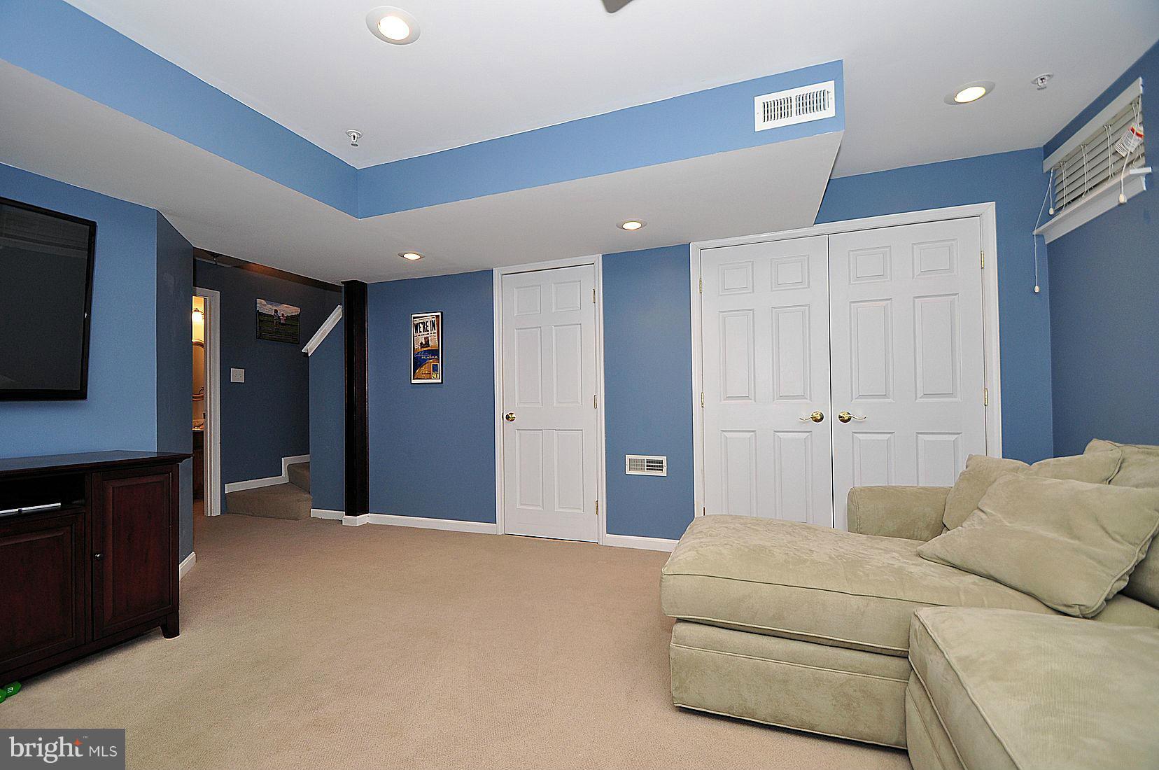 FARMINGTON VILLAGE - Residential Lease