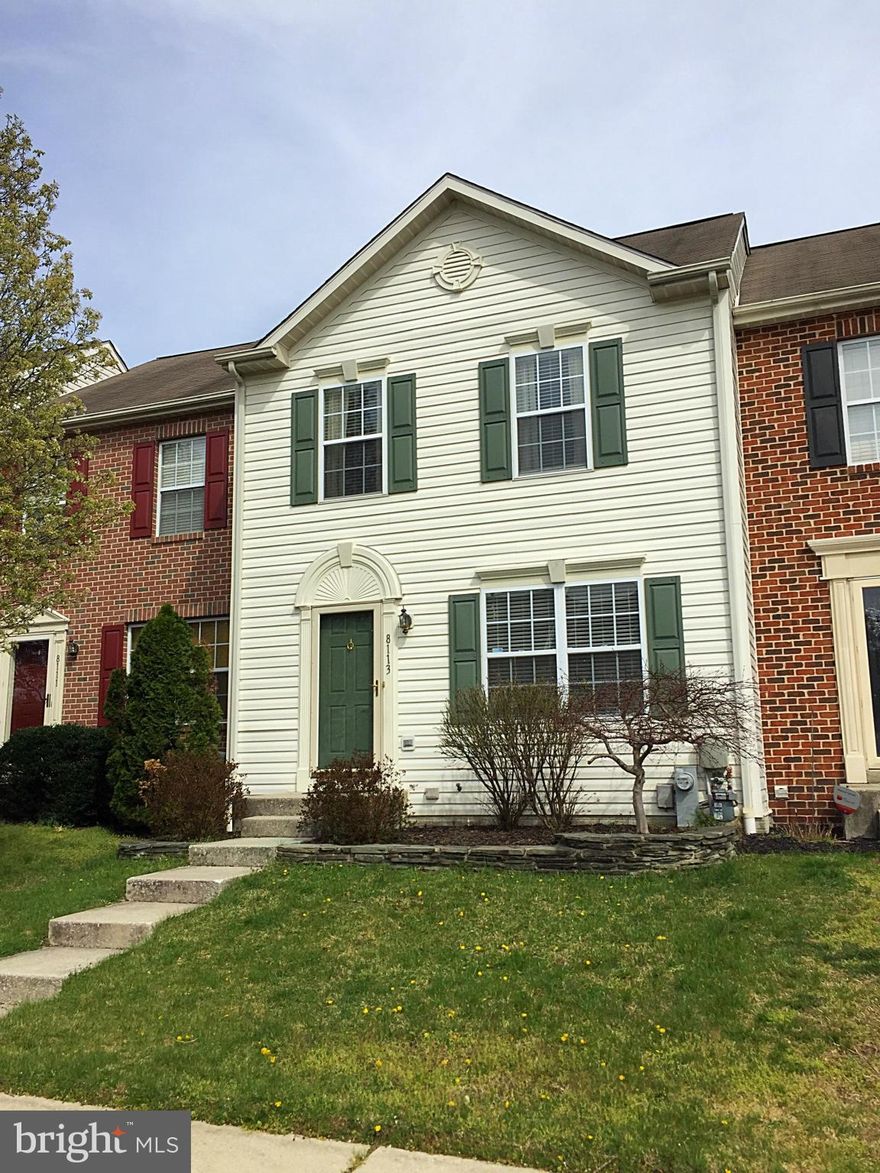 WELL MAINTAINED 3 BEDRM, 3 1/2 BATH TOWNHOME IN SOUGHT AFTER FARMINGTON IN PASADENA! VAULTED CEILINGS, EAT-IN KITCHEN, LRG LIVING RM TO DECK THAT OVERLOOKS COMMON AREA.  CERAMIC TILE IN KITCHEN & BATHS, FULLY FINISHED BASEMENT W/ REC RM AND FULL BATH. FANTASTIC COMMUNITY AMMENTIES INCLUDE POOL/CLUBHOUSE, PLAYGROUNDS,TENNIS, WALKING TRAILS.  CLOSE TO MAJOR HIGHWAYS & SHOPPING. A MUST SEE!