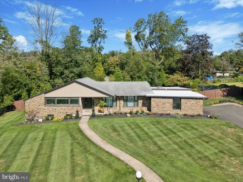 1641 CHATTIN ROAD LAVEROCK PA 19038