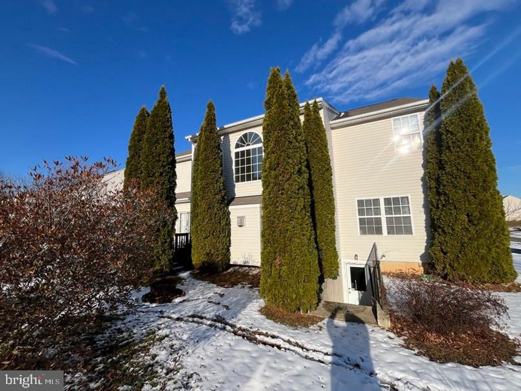 Photo of 650 Clydesdale Drive, YORK, PA 17402 (MLS # PAYK2097698)