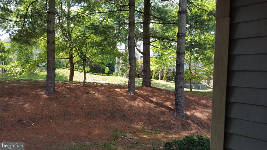 Gorgeous remodeled Unit shows well and is ready for immediate occupancy. Renovated unit within walking distance of all amenities.Bring your buyers who want the best of everything Don't wait this unit with neutral colors, granite counters, hardwood floors, fireplace and more won't last! **AMERICAN HOME SHIELD WARRANTY**