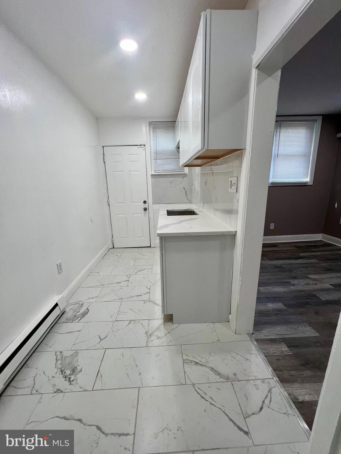 ELMWOOD PARK - Residential Lease