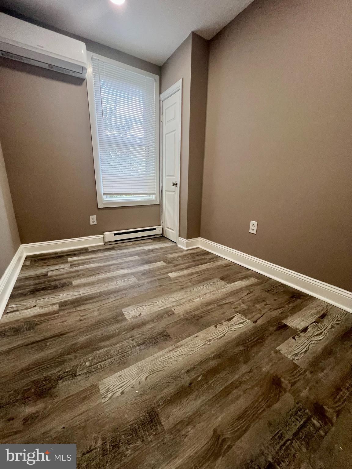 ELMWOOD PARK - Residential Lease