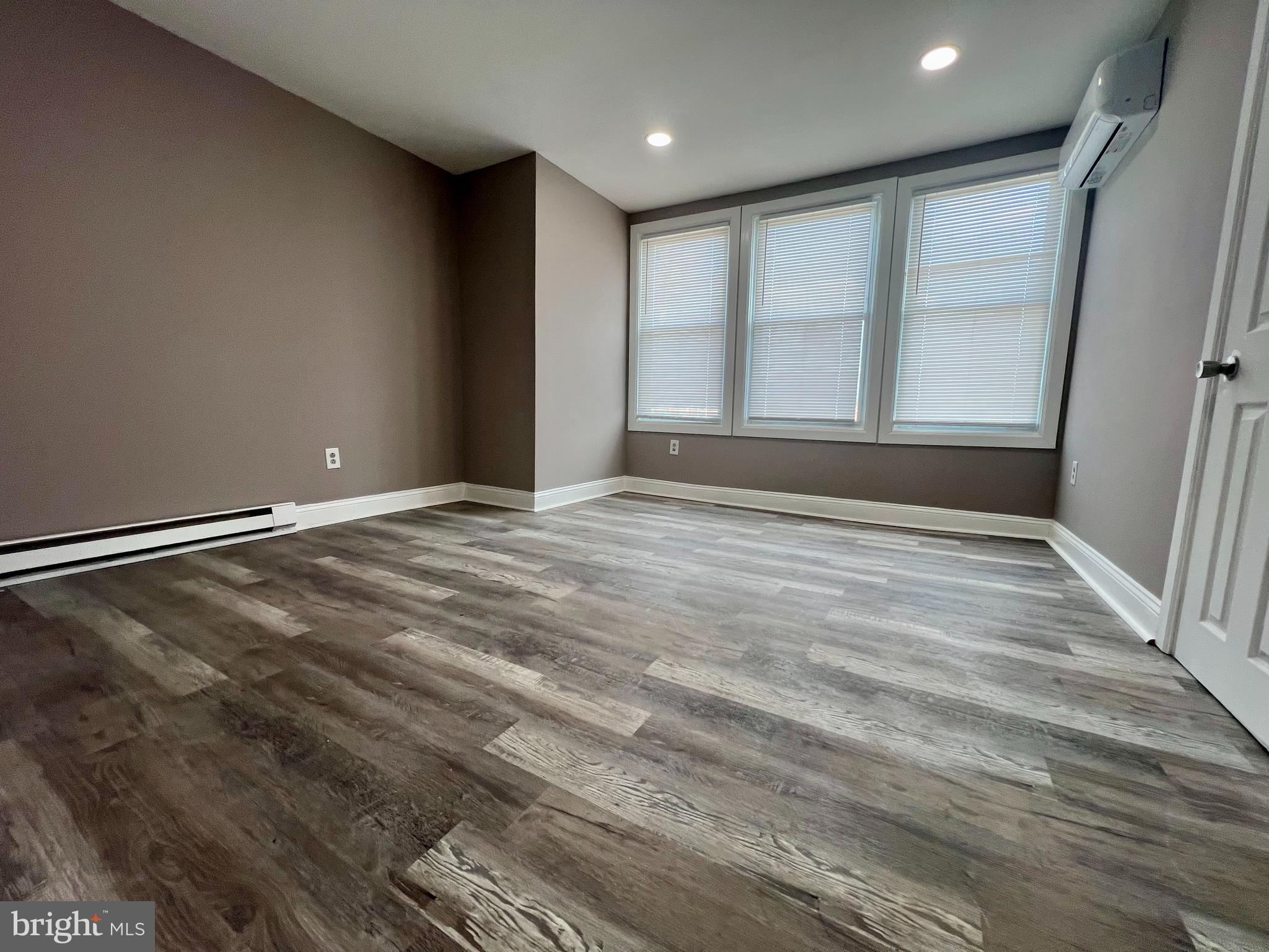 ELMWOOD PARK - Residential Lease