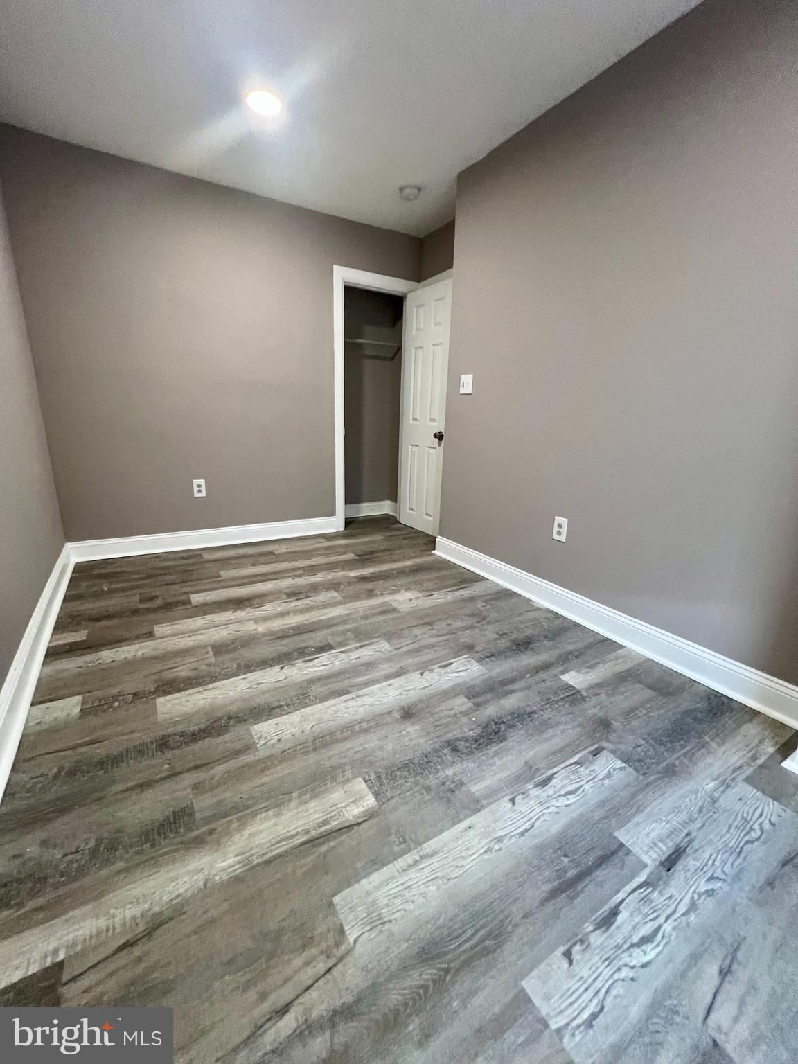 ELMWOOD PARK - Residential Lease