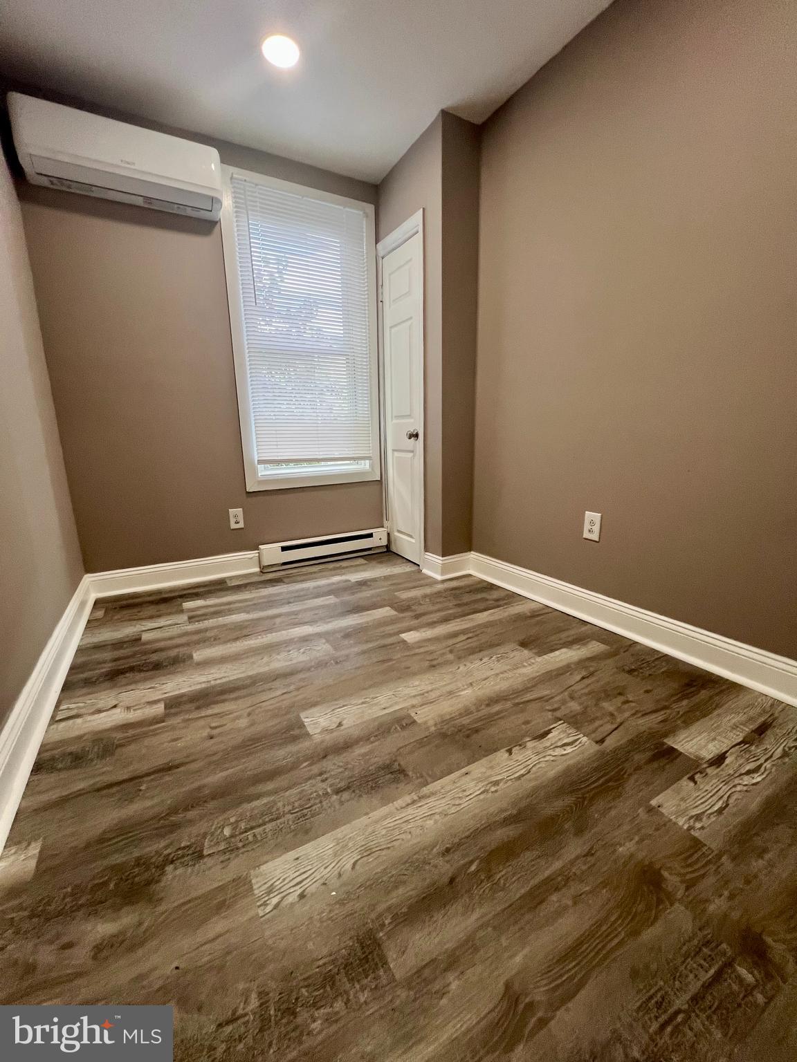 ELMWOOD PARK - Residential Lease