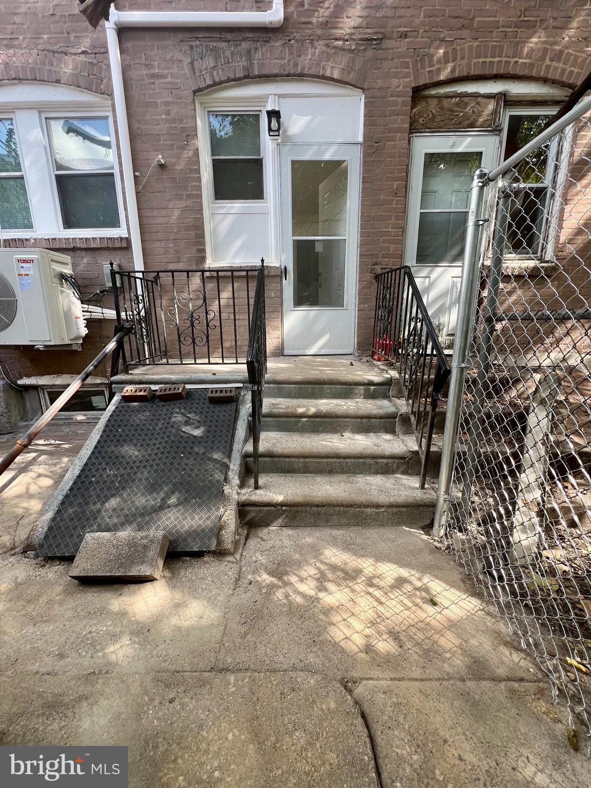 ELMWOOD PARK - Residential Lease