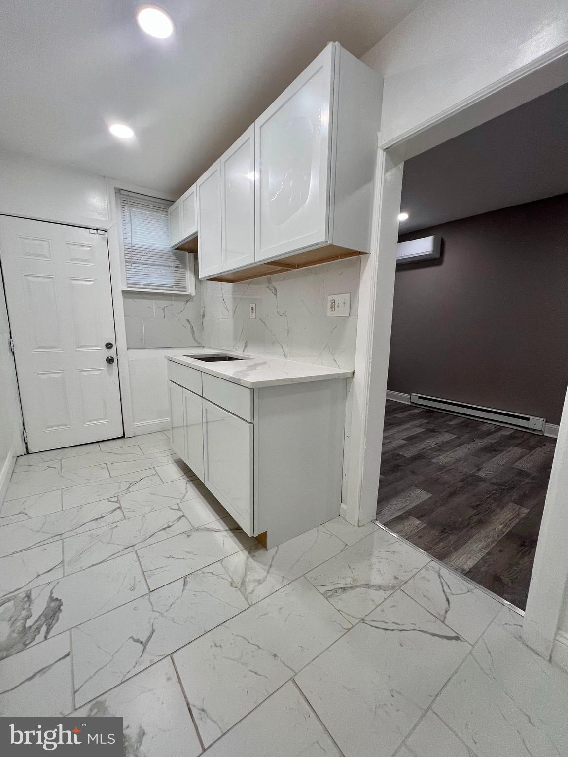 ELMWOOD PARK - Residential Lease