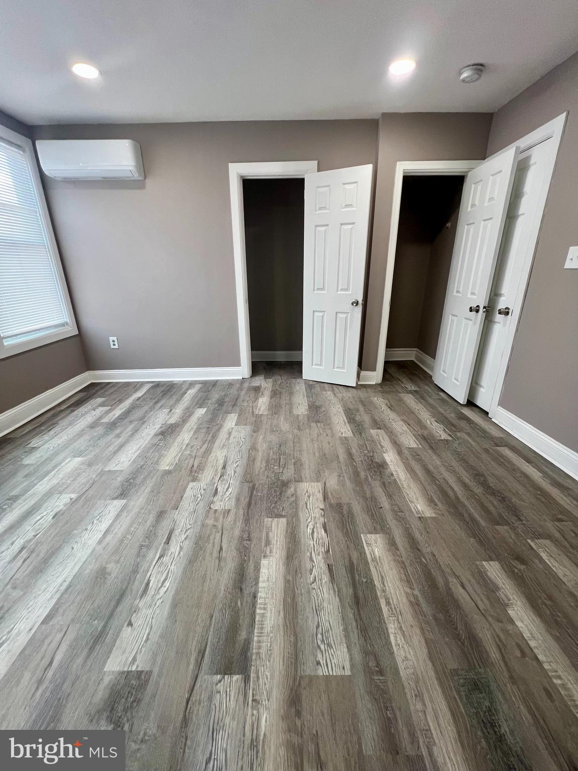 ELMWOOD PARK - Residential Lease