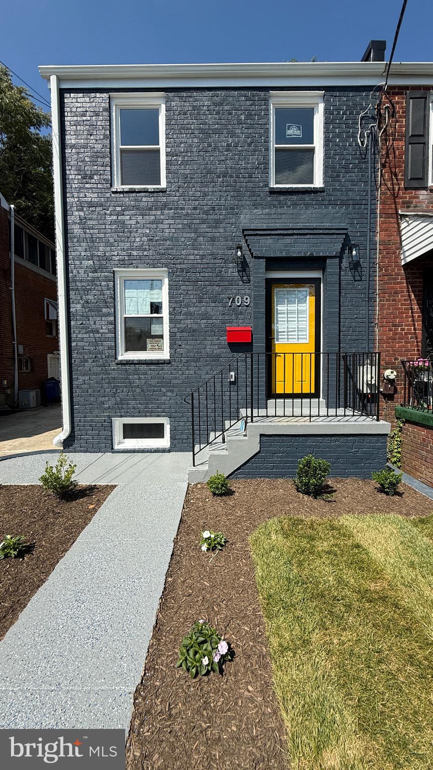 709 ADRIAN STREET SE