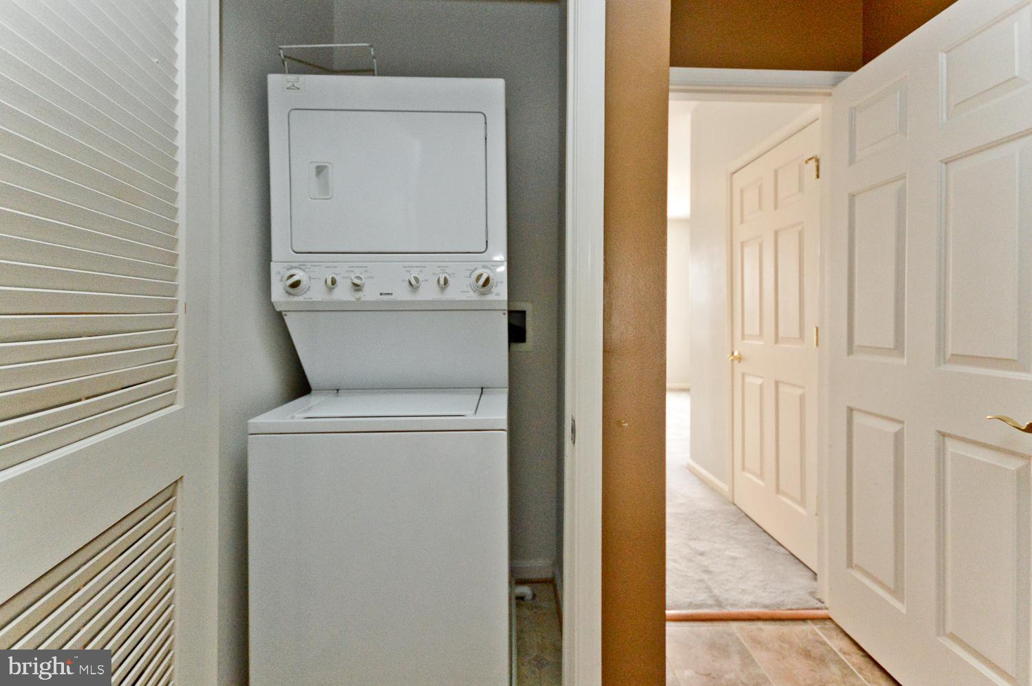 CAMERON GROVE CONDO IV> - Residential Lease