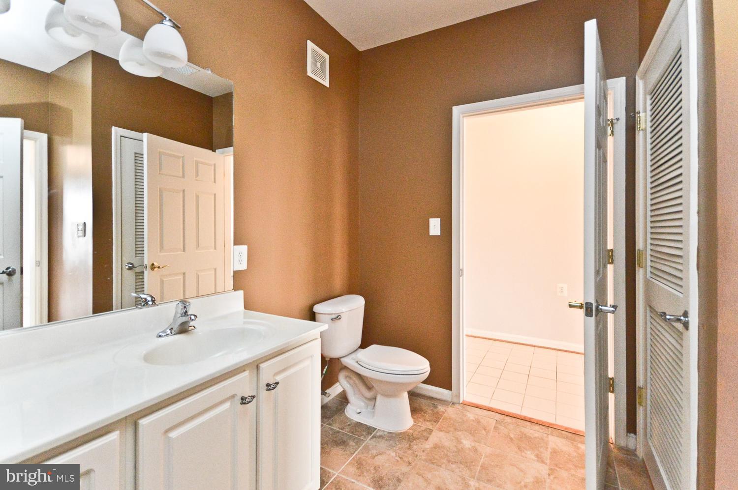 CAMERON GROVE CONDO IV> - Residential Lease