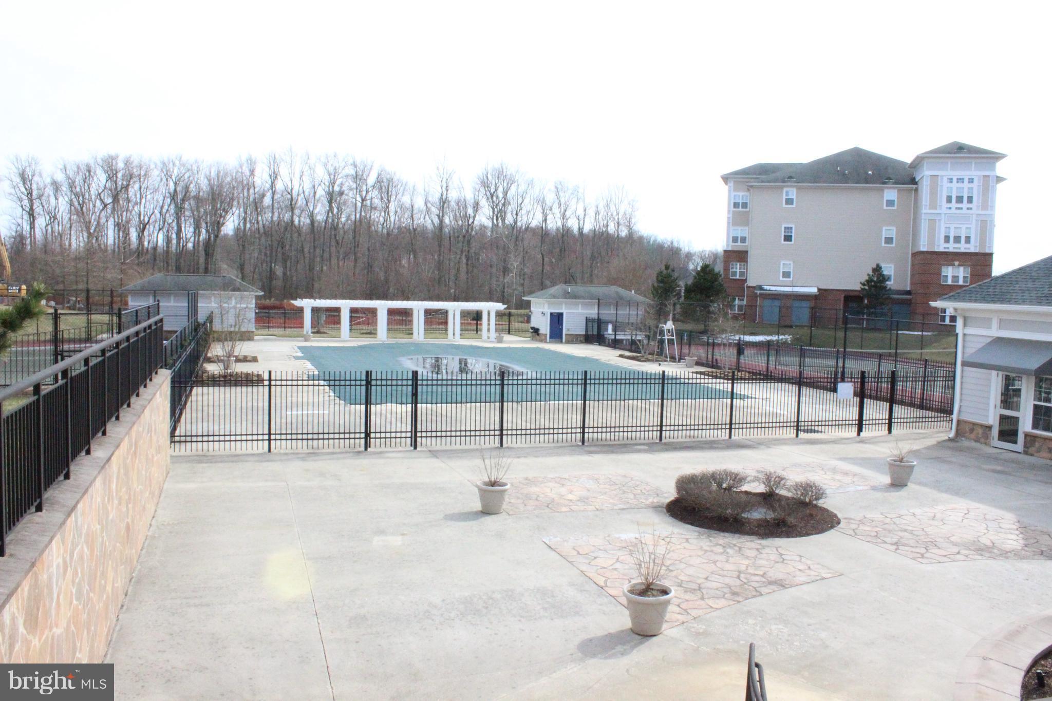 CAMERON GROVE CONDO IV> - Residential Lease