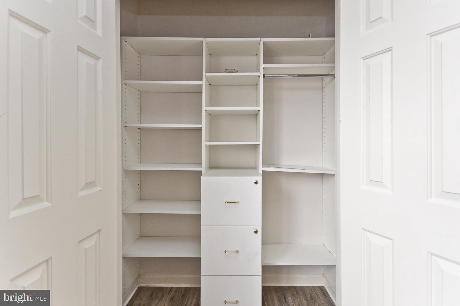 CAMERON GROVE CONDO IV> - Residential Lease