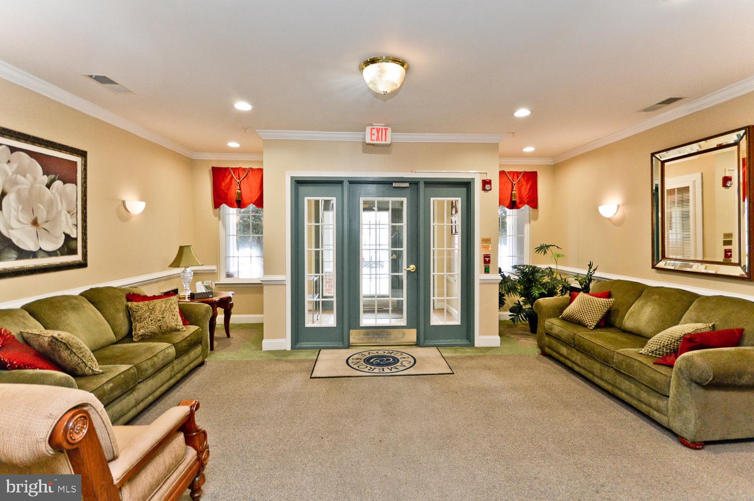 CAMERON GROVE CONDO IV> - Residential Lease