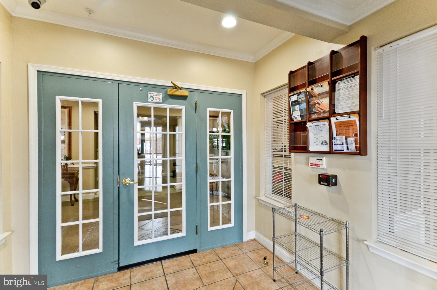 CAMERON GROVE CONDO IV> - Residential Lease