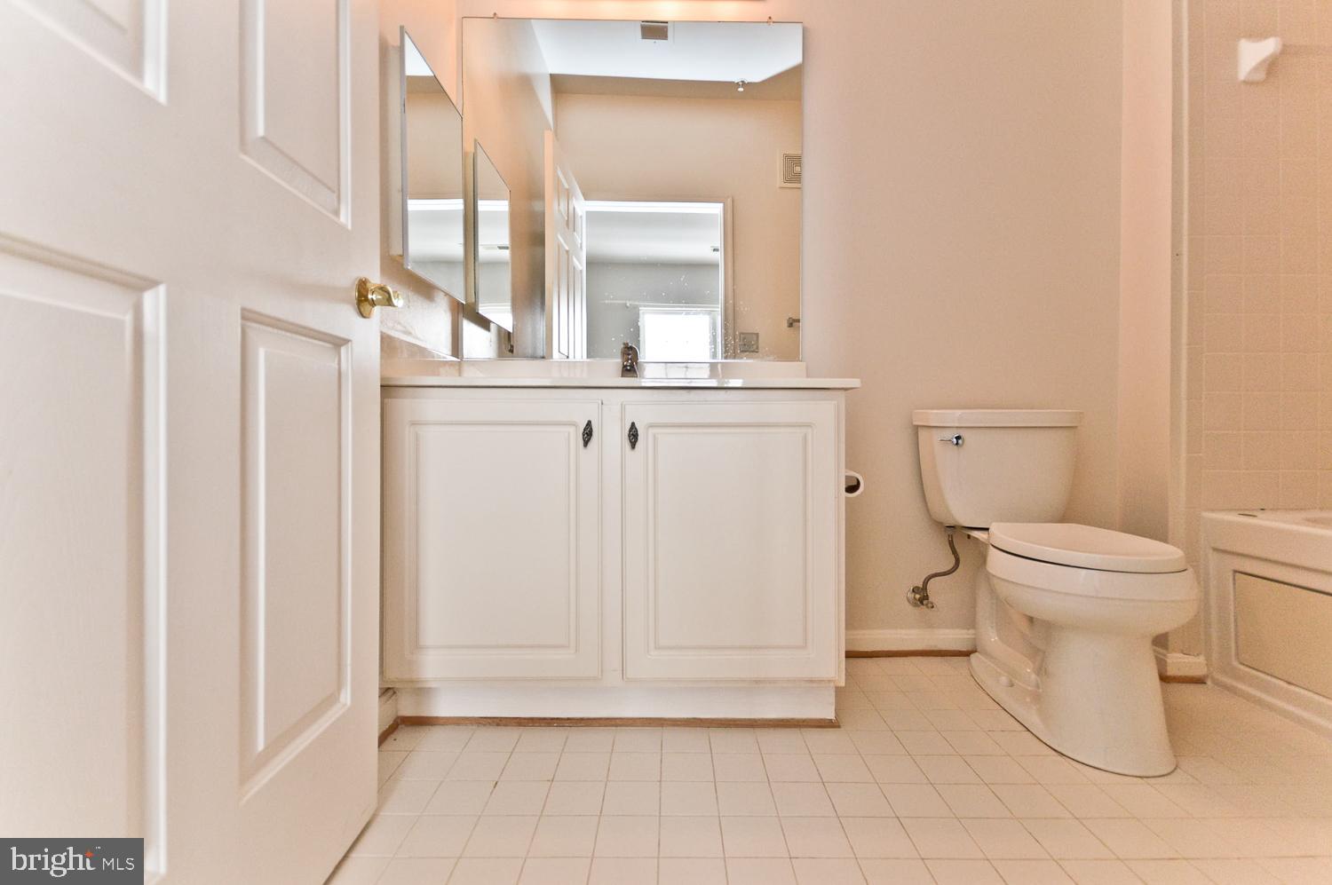 CAMERON GROVE CONDO IV> - Residential Lease