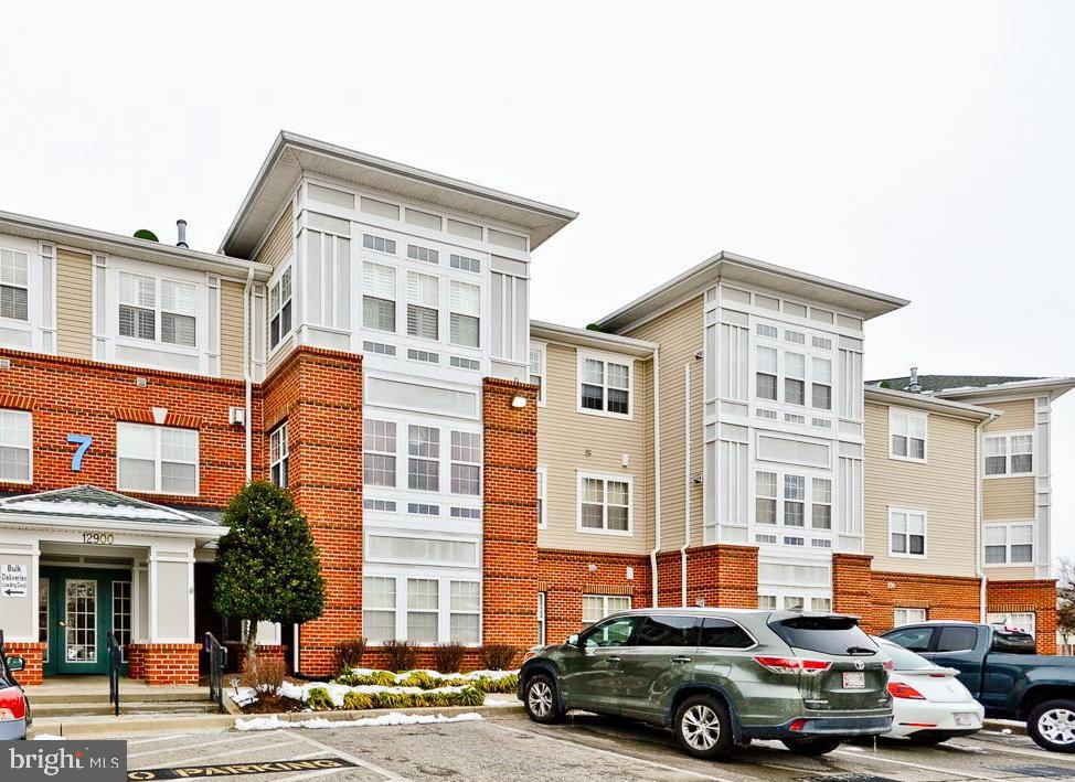 CAMERON GROVE CONDO IV> - Residential Lease