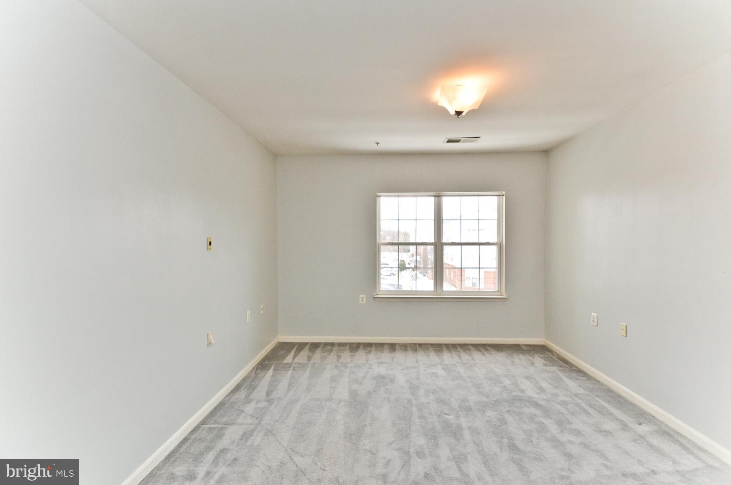 CAMERON GROVE CONDO IV> - Residential Lease