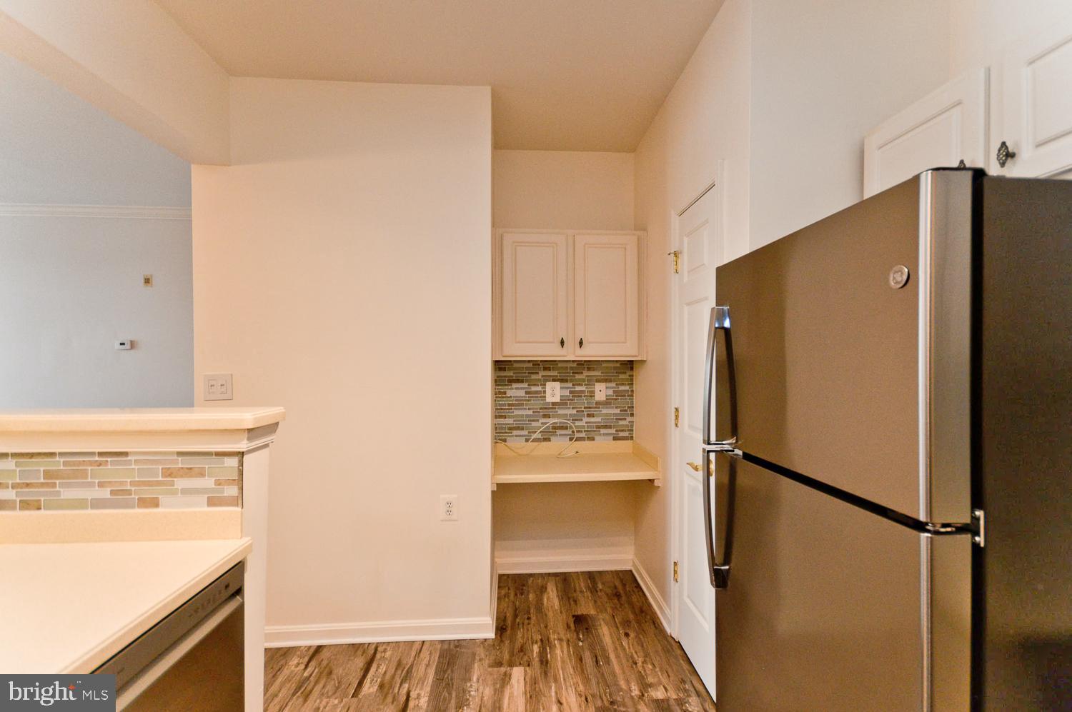 CAMERON GROVE CONDO IV> - Residential Lease