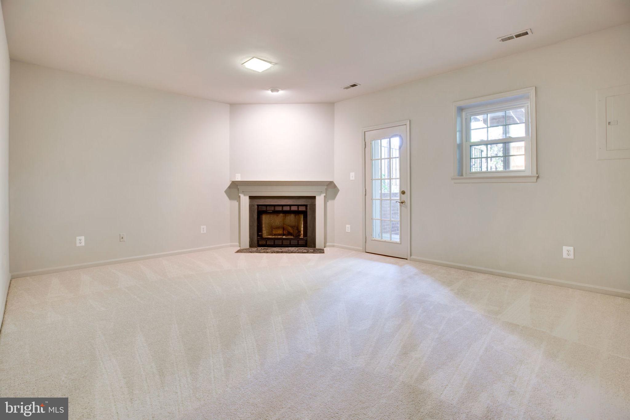 LIFESTYLE AT SULLY STATION - Residential