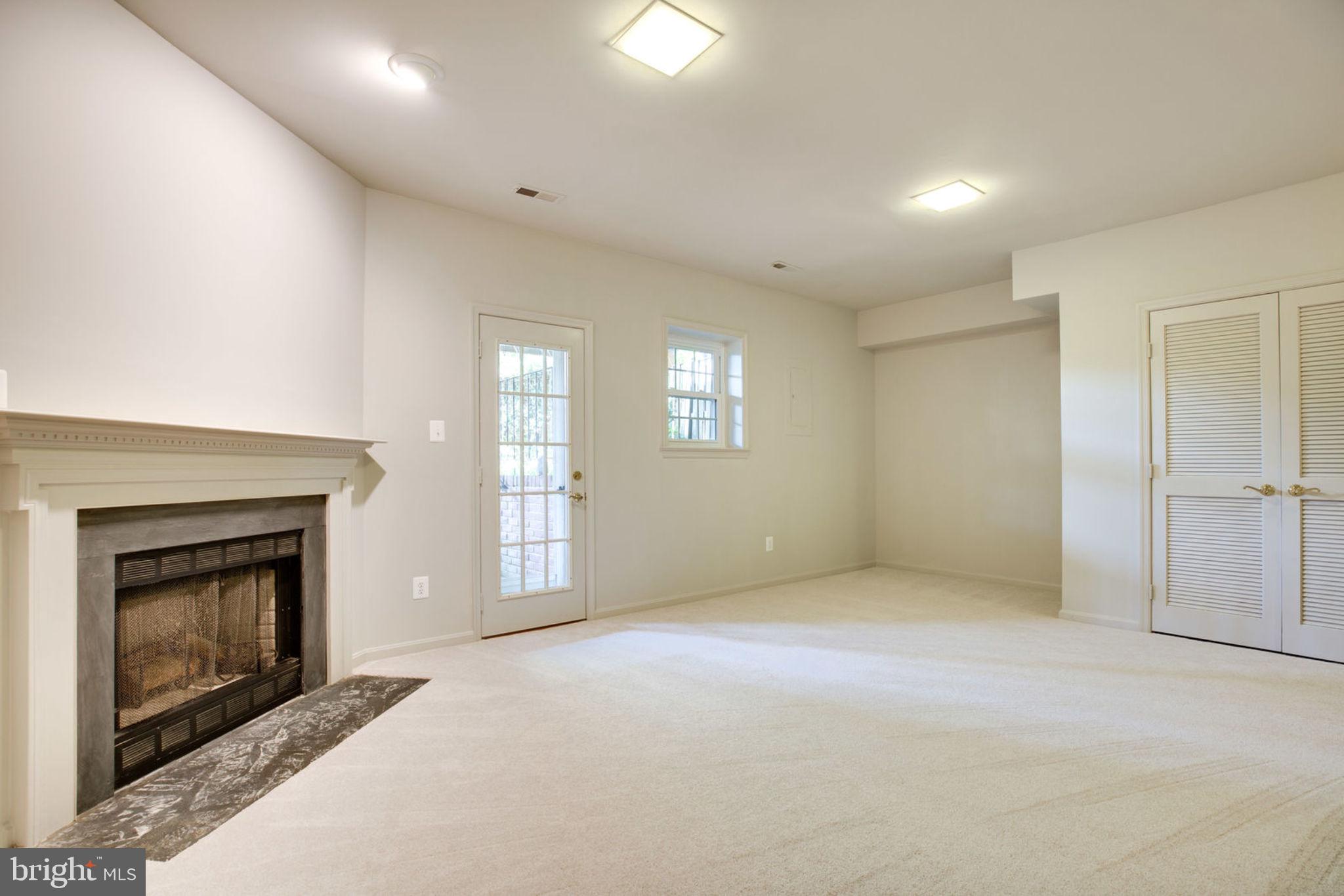 LIFESTYLE AT SULLY STATION - Residential