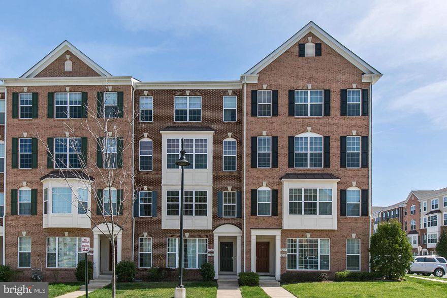 Stunning brick front condo in Haymarket VA! Spacious & filled w/ natural light throughout. Upper level features a massive master suite w/ bathroom that has a separate shower & soaking tub. Other features include hardwood floors & an office on the main level. This communities offers countless amenities, pool, play grounds & community center just to name a few. Located just minutes from the highway!