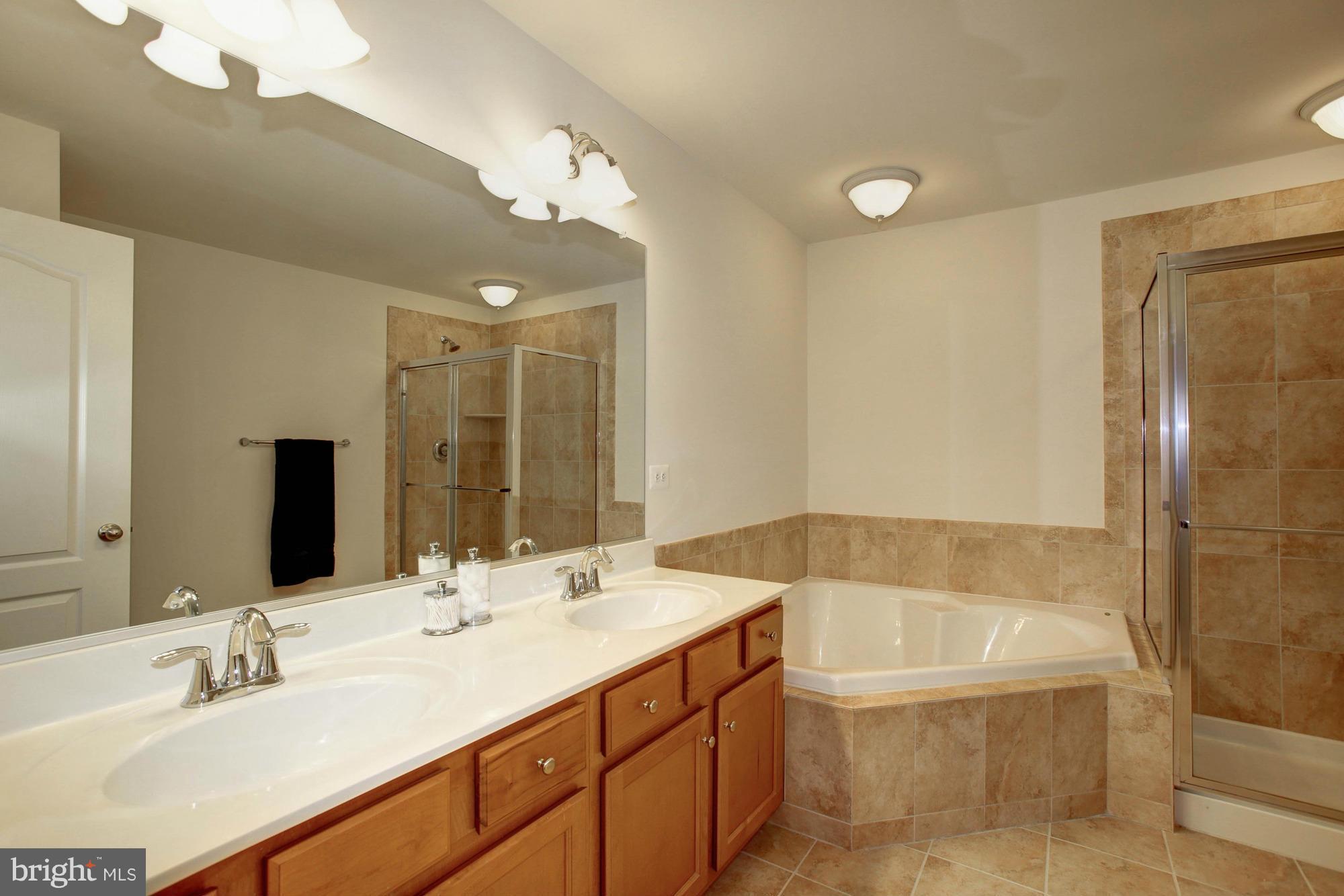 PARADISE/THE RESIDENCES - Residential