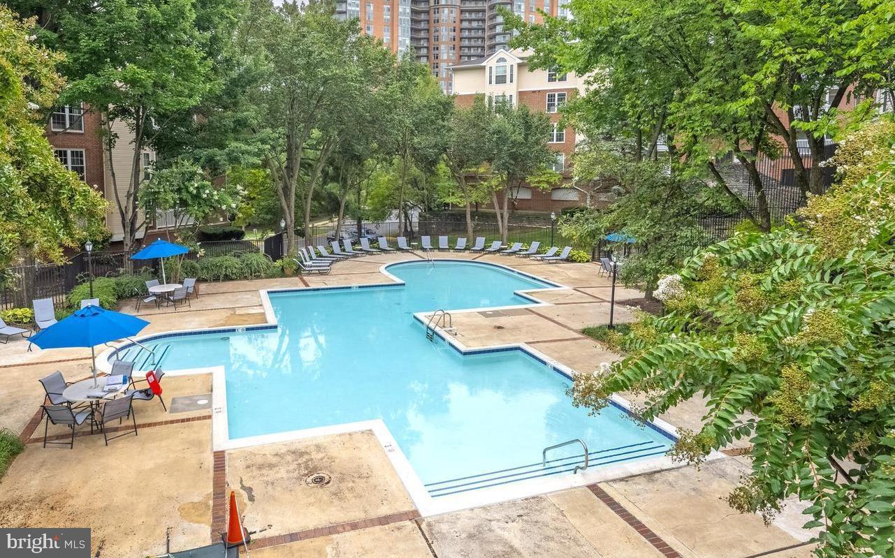 FOUNTAINS AT MCLEAN - Residential