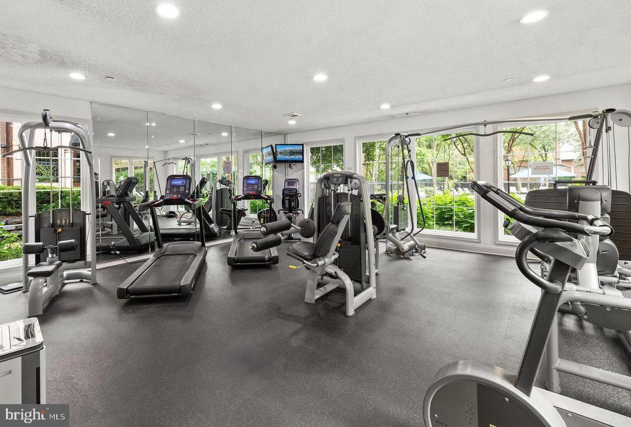 FOUNTAINS AT MCLEAN - Residential