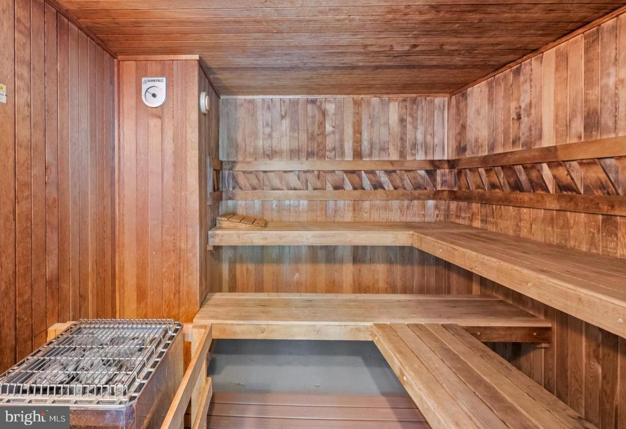 FOUNTAINS AT MCLEAN - Residential