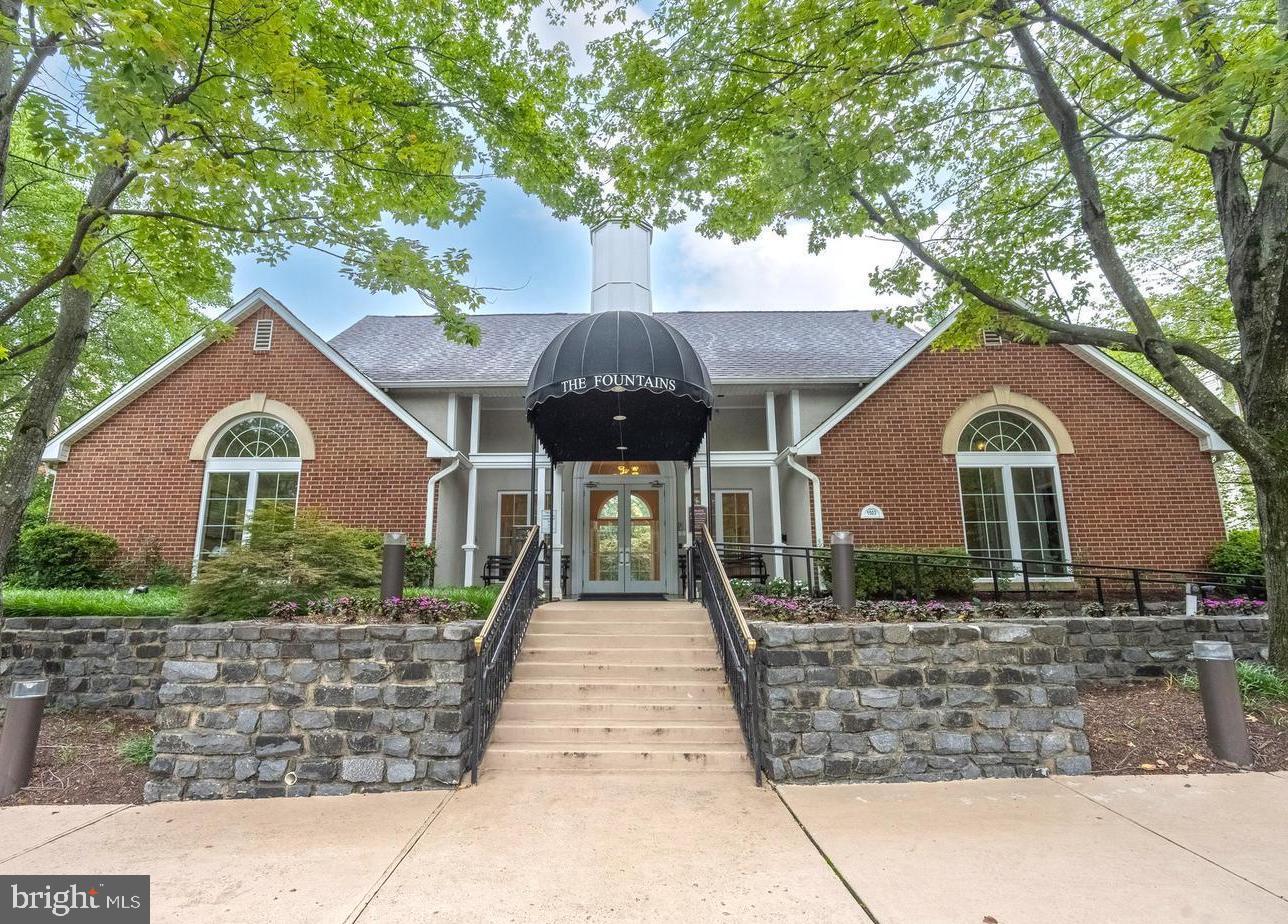 FOUNTAINS AT MCLEAN - Residential