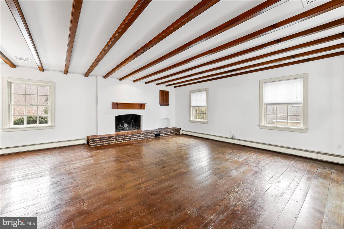 HUNTVIEW AT HORSES - Residential