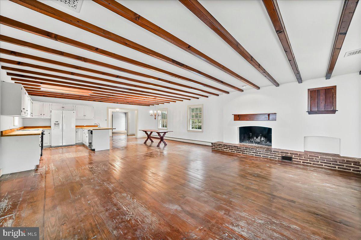 HUNTVIEW AT HORSES - Residential