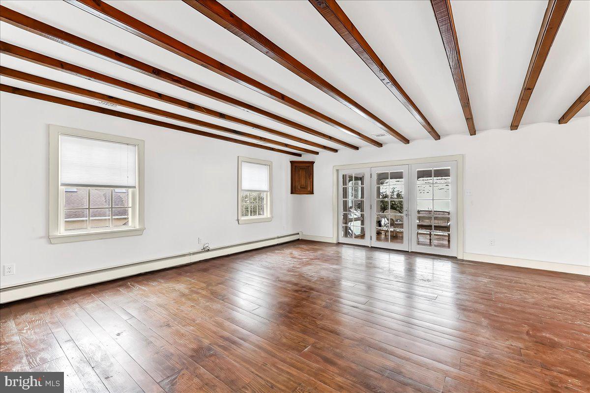 HUNTVIEW AT HORSES - Residential