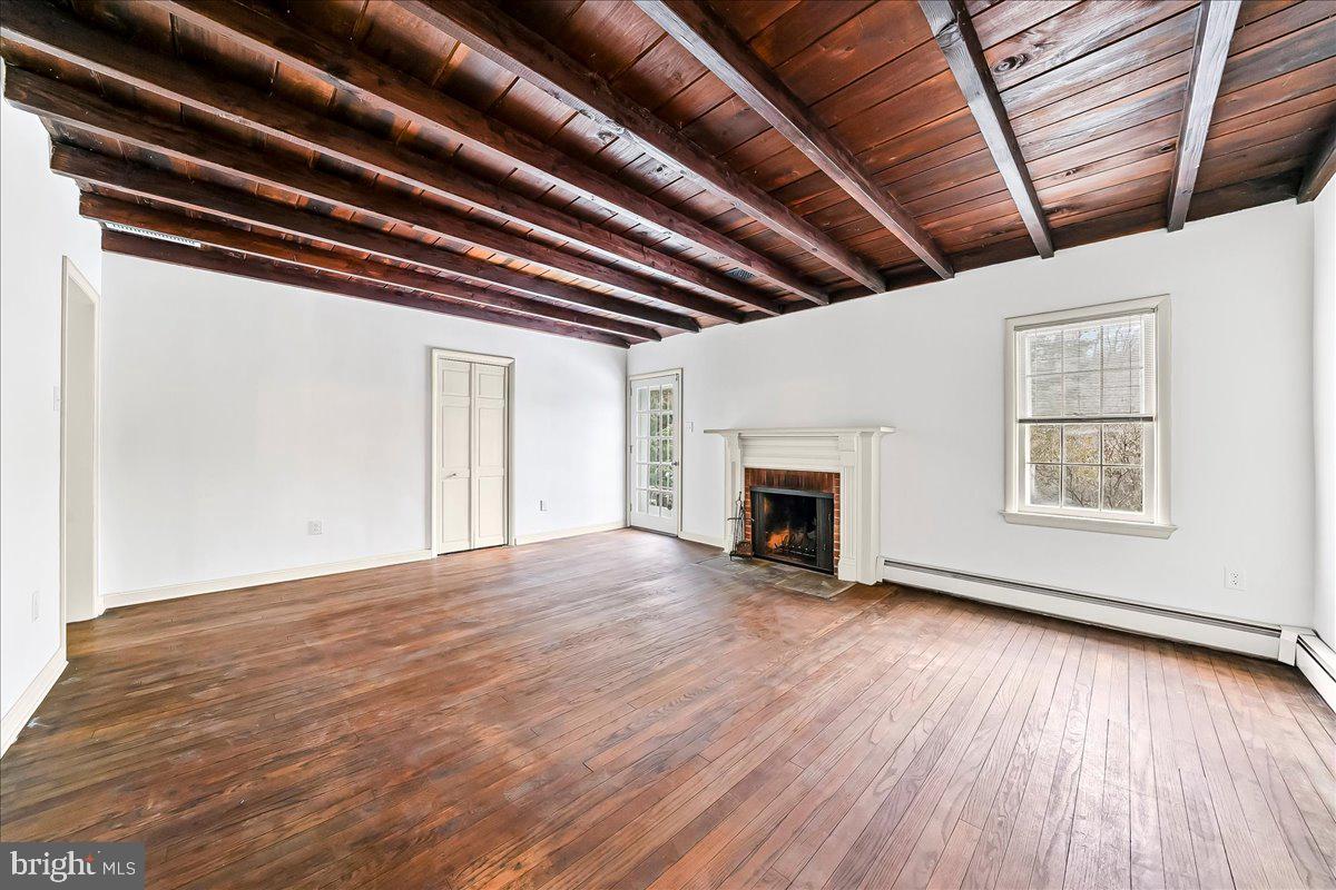 HUNTVIEW AT HORSES - Residential