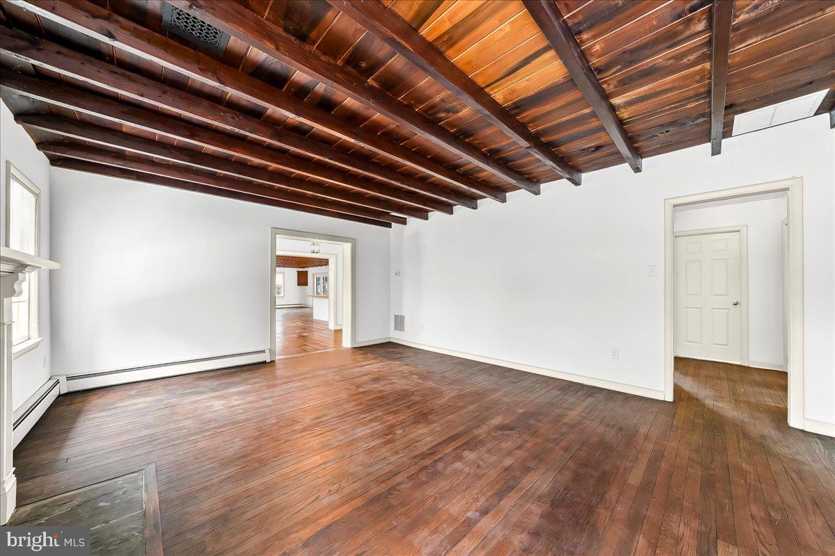 HUNTVIEW AT HORSES - Residential