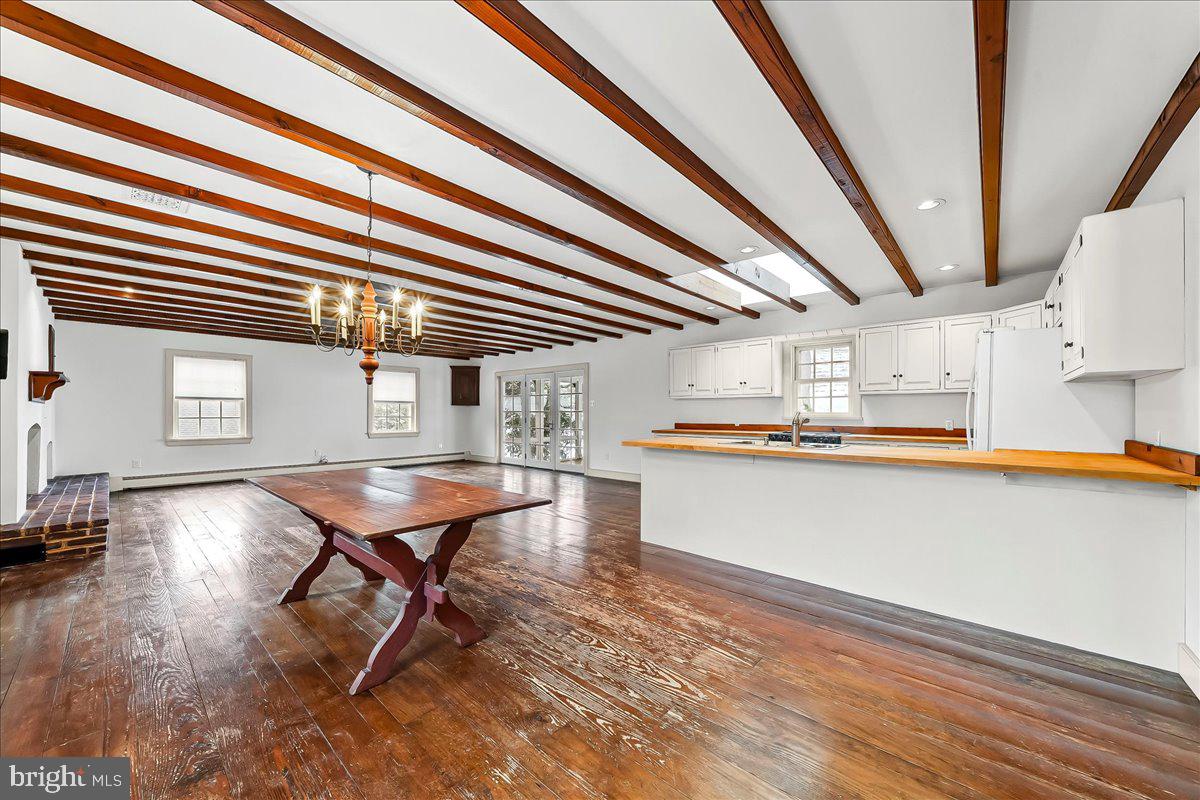 HUNTVIEW AT HORSES - Residential