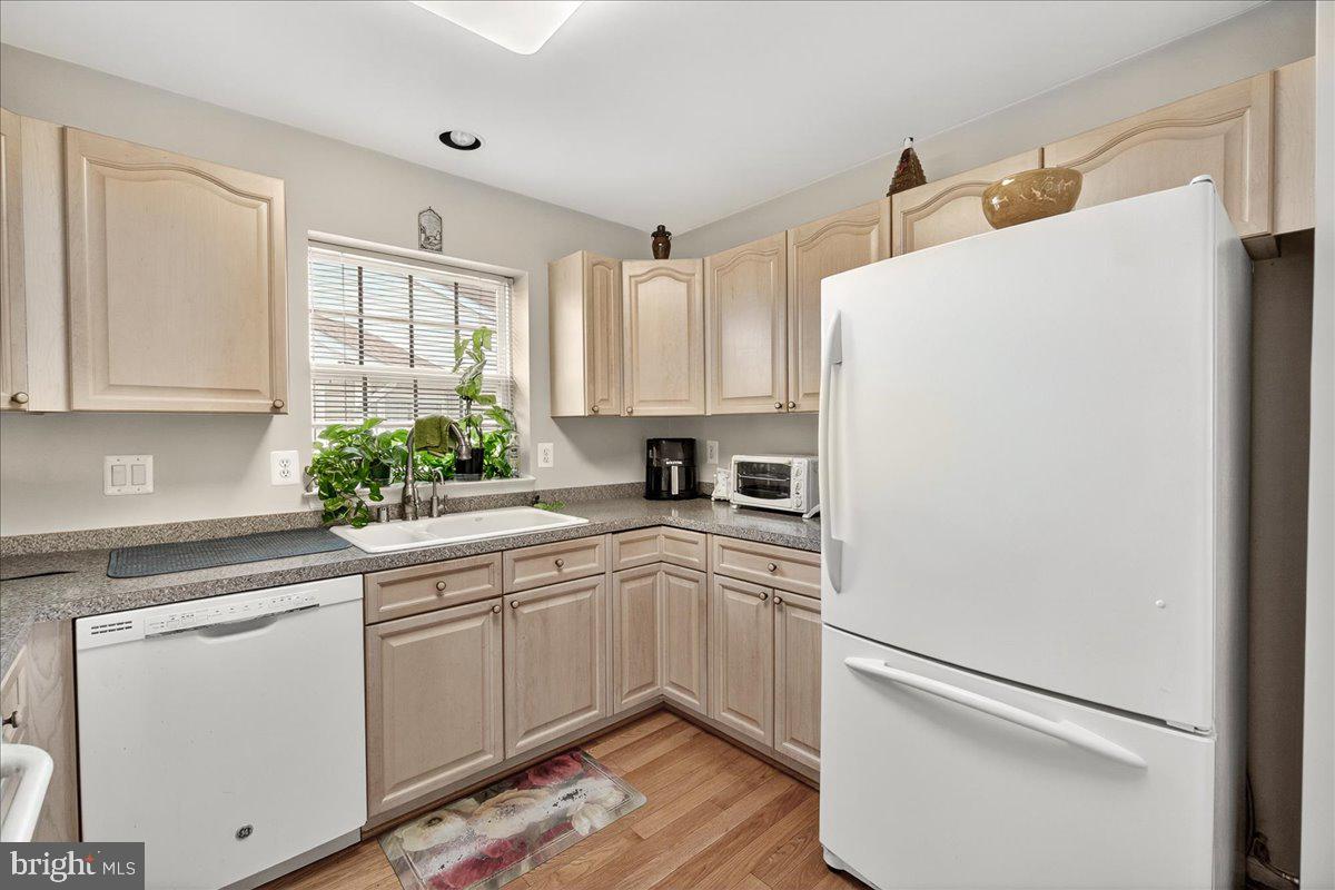 BALLENGER CREEK CENTER POND - Residential