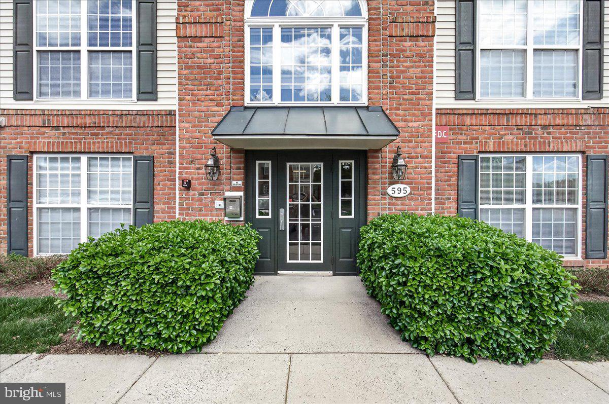 BALLENGER CREEK CENTER POND - Residential