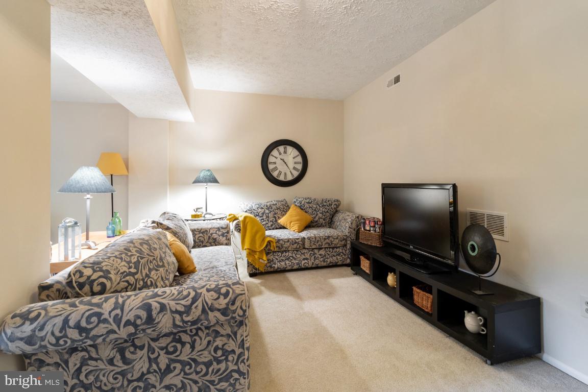 KIMBERLY WOODS VILLAGE - Residential